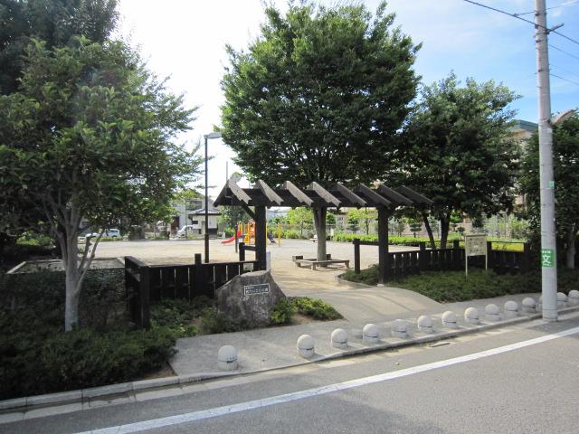 park. 638m up to municipal west six rest park