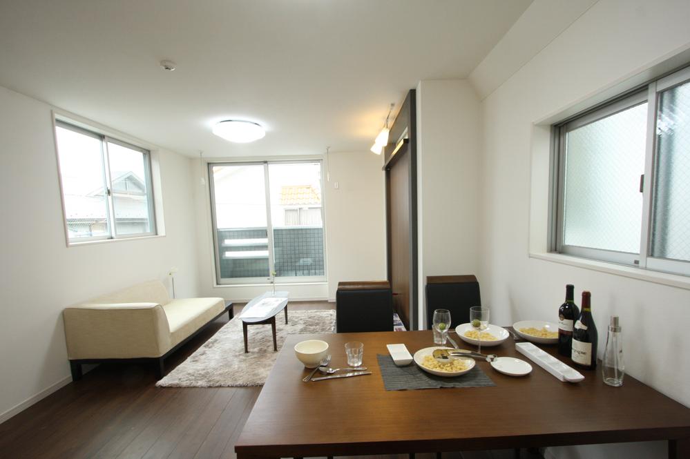 Same specifications photos (living)