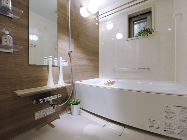 Bathing-wash room.  [Bathroom] Adopt an arcuate tub of lines, such as flowing bathtub. We spend a relaxing bath time can soak in the tub and relax.