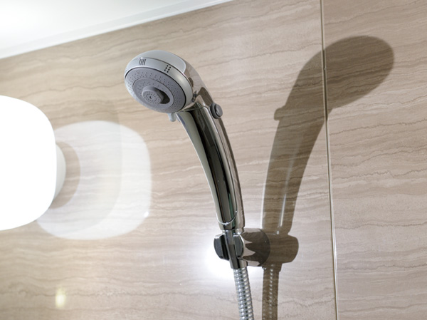 Bathing-wash room.  [One-stop shower] It is available or stop out in the hand of a button the shower. Adopt a massage function shower head.