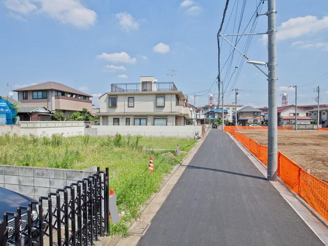 Local photos, including front road. Front road is also widely, It becomes south road. Since the car as little, It is also recommended for those garage is weak. 