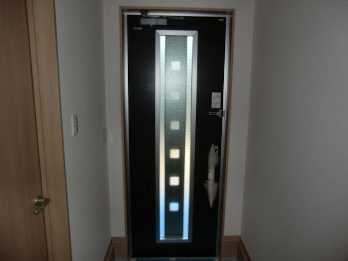 Entrance. Neat entrance