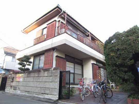 Local land photo. Building appearance