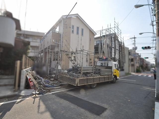 Local photos, including front road. Contact road situation