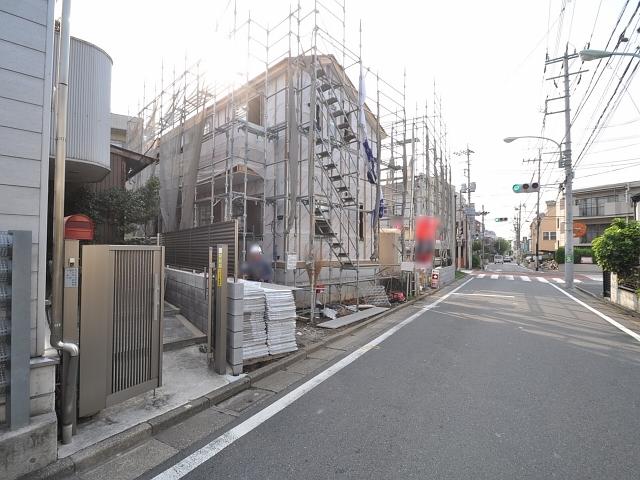 Local photos, including front road. Contact road situation