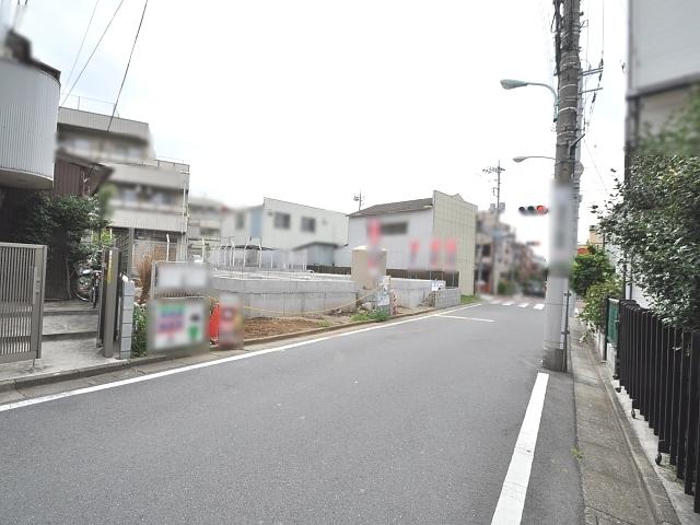 Local photos, including front road. Contact road situation