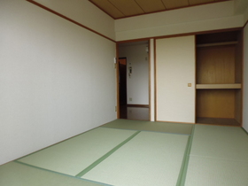 Living and room. 6 Pledge Japanese-style room! Air-conditioned! 