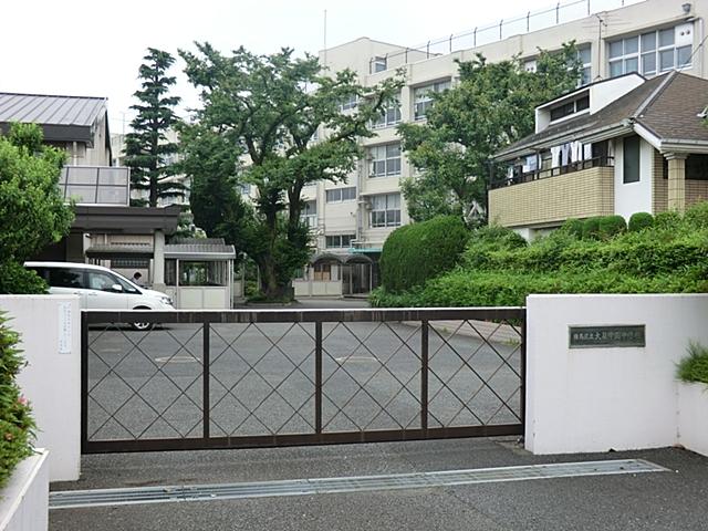 Junior high school. Oizumigakuen 800m Oizumigakuen junior high school until junior high school