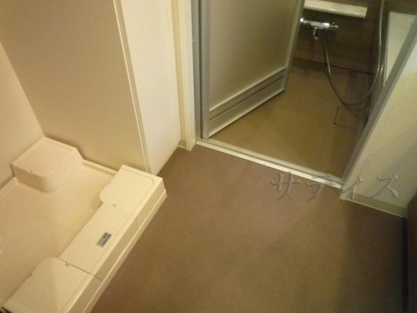 Wash basin, toilet