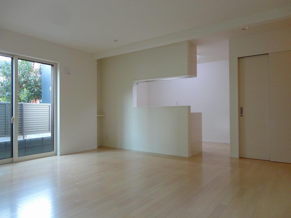 Living. Local (10 May 2013) Shooting