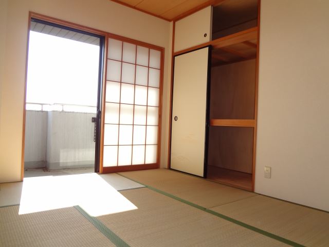 Living and room. 6 Pledge of Japanese-style room