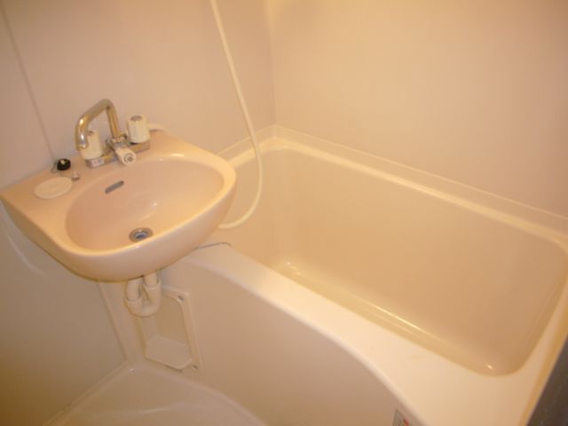 Bath. Loose BT by