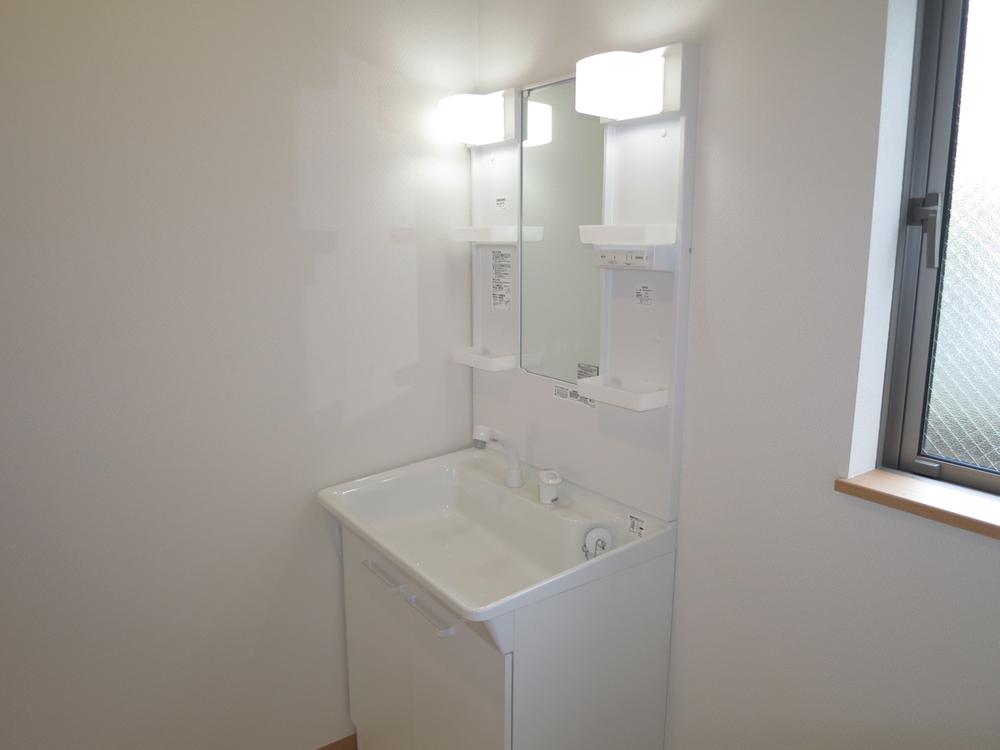 Wash basin, toilet. Indoor (10 May 2013) Shooting