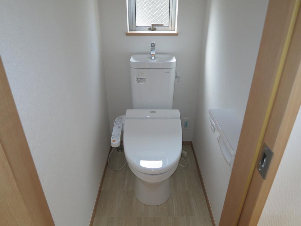 Toilet. Indoor (10 May 2013) Shooting