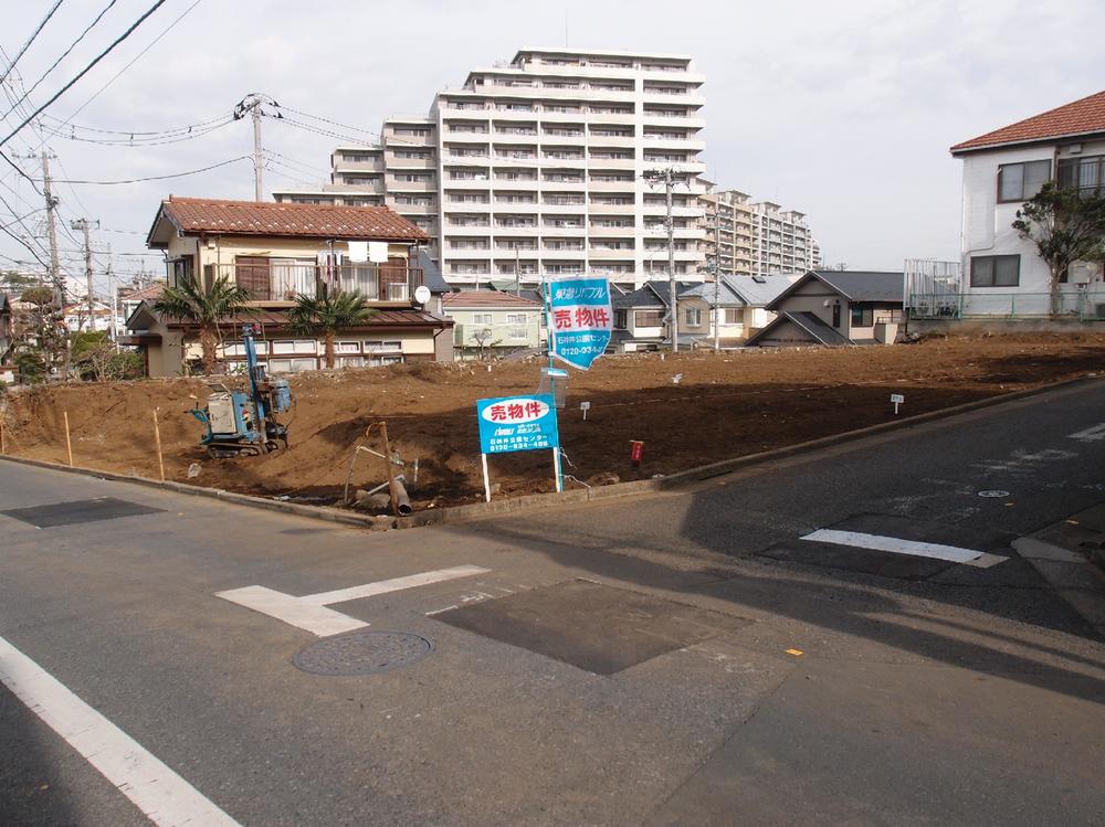 Local photos, including front road. Local (12 May 2013) Shooting