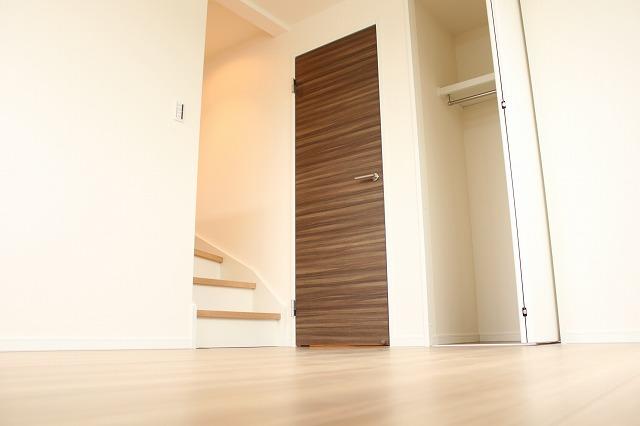 Non-living room. Indoor (11 May 2013) Shooting The third floor 5.08 Pledge