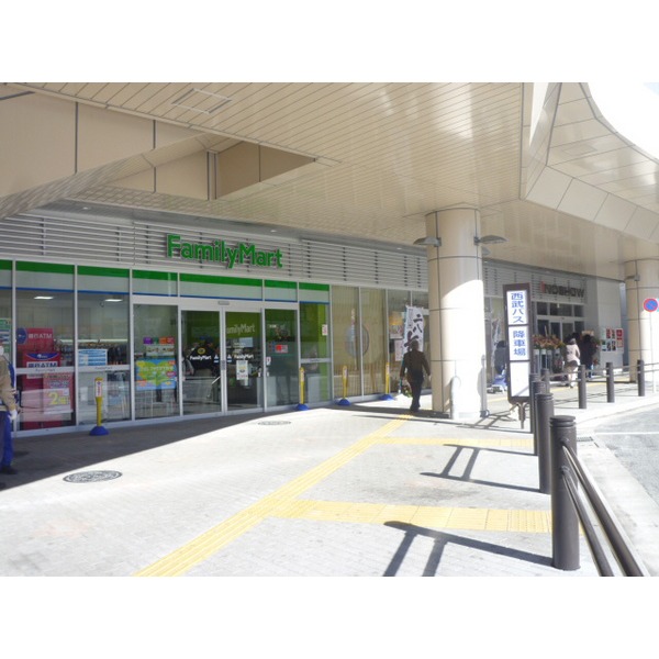 Convenience store. FamilyMart Hoya Station south exit shop until the (convenience store) 33m