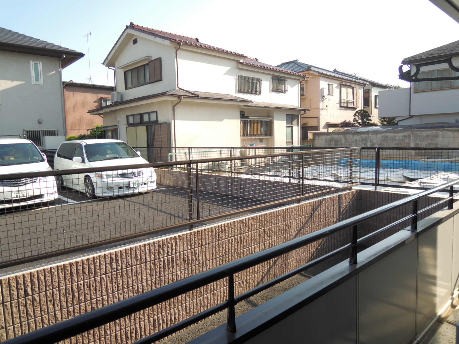 Balcony. Site also widely (the front of the eye is not a road) Eye before parking