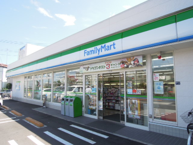 Convenience store. FamilyMart Nerima Kitamachi store up (convenience store) 240m