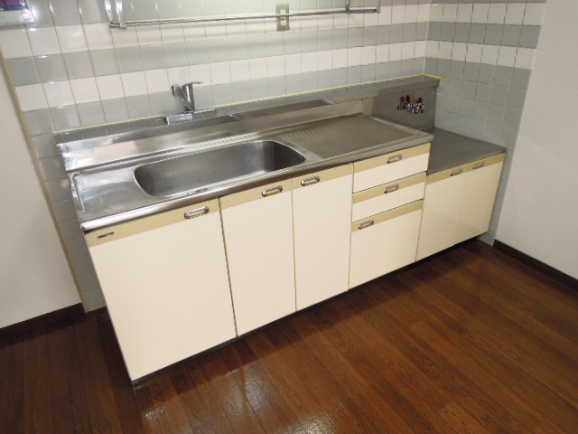 Kitchen. Gas stove installation Allowed (same specifications)