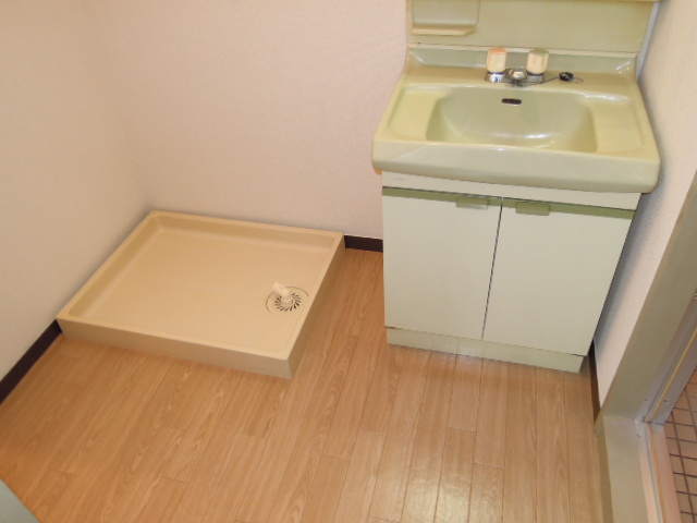 Other Equipment. Laundry Area ・ Dressing room (see photo)