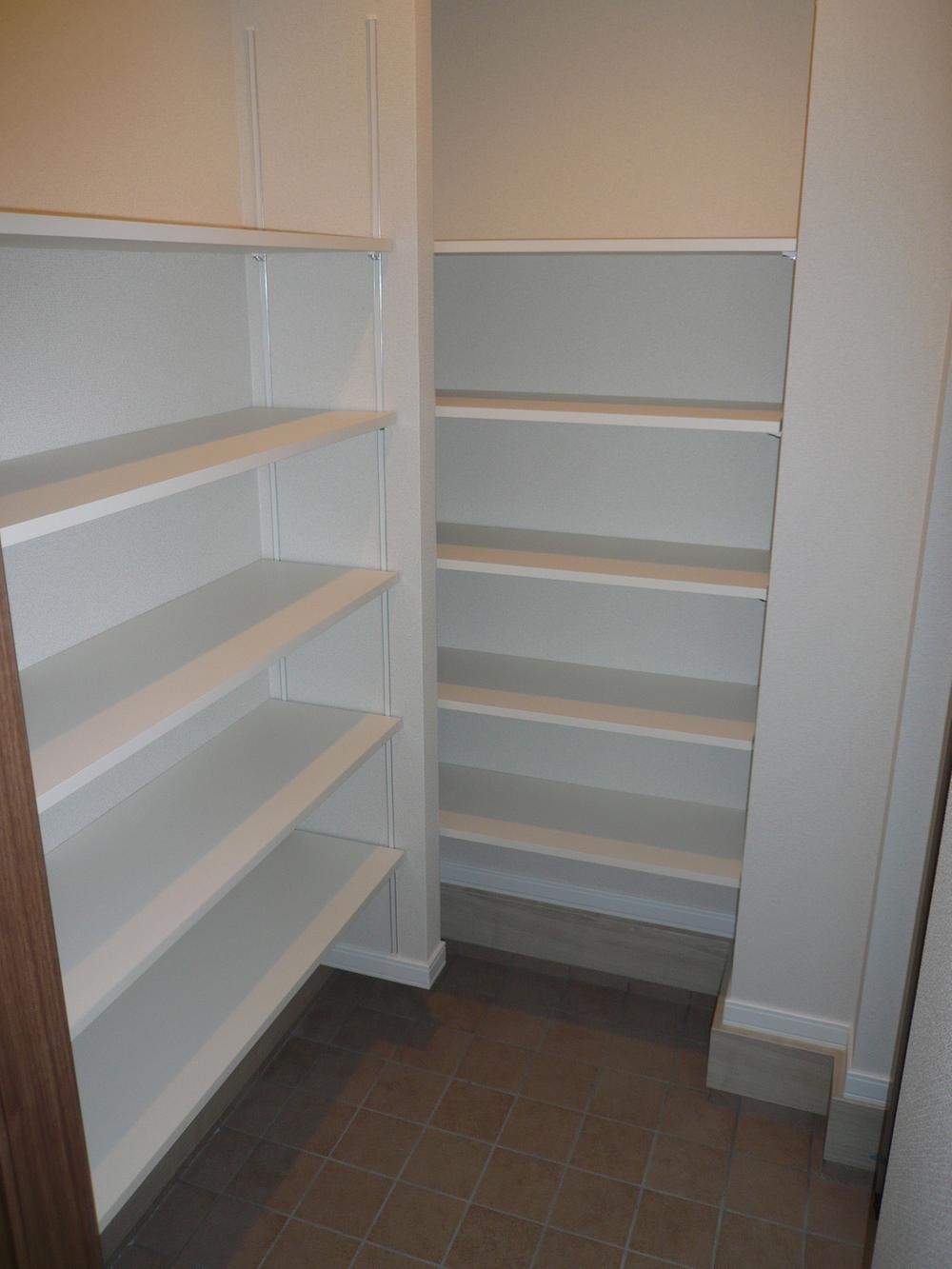 Receipt. Entrance next to shoes cloak