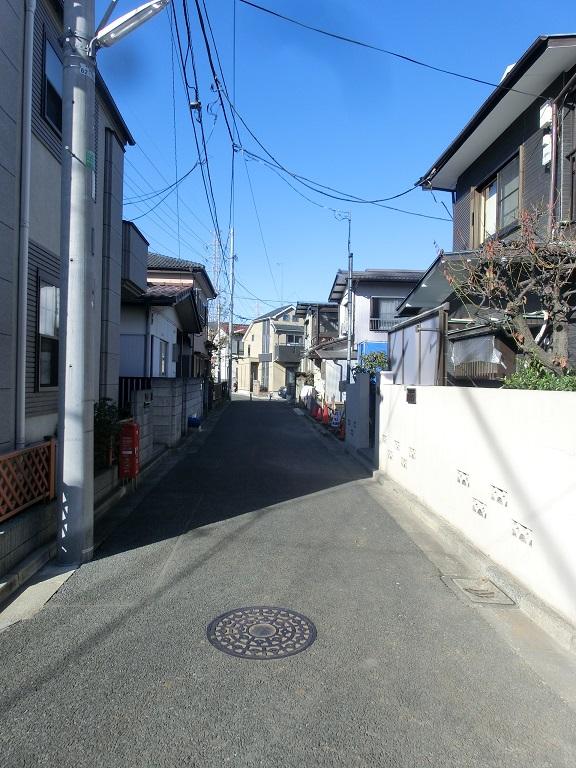 Local photos, including front road. Local (12 May 2013) Shooting