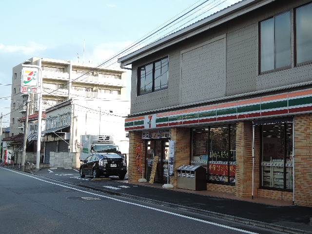 Convenience store. Seven-Eleven Nerima Shakujii cho 8-chome up (convenience store) 160m