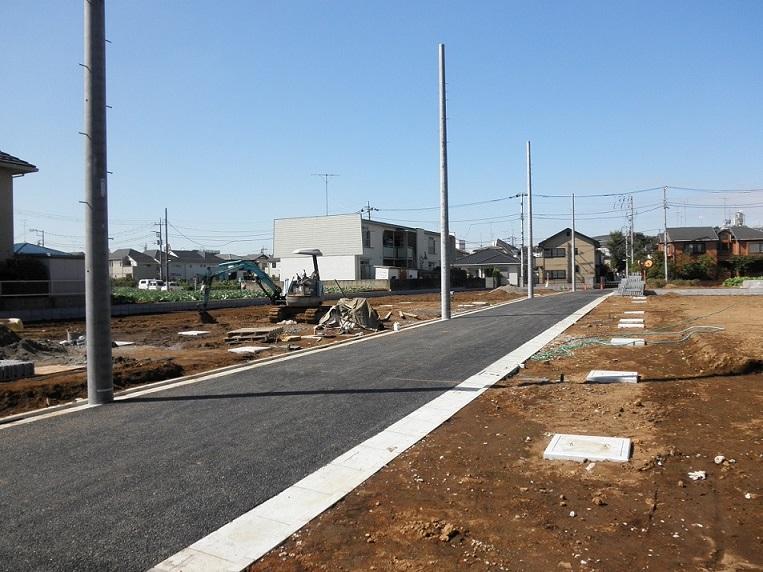 Local appearance photo. Road was completed. It is quiet and bright location.
