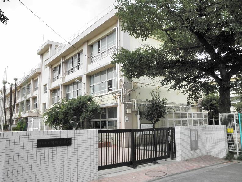 Primary school. Seki, Mie until the elementary school located in the 780m quiet residential area. It is safe in traffic volume is also small school road.