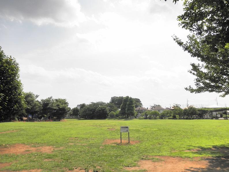 park. Also it gives the installed playground equipment in the 400m wide park to Tateno park.