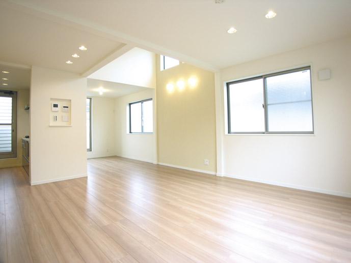 Living. -20 Pledge greater leeway certain LDK (balcony side) -