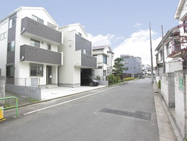 Local appearance photo. - Imposing completed per [Your preview] Can you - east side is open every adjacent land passage