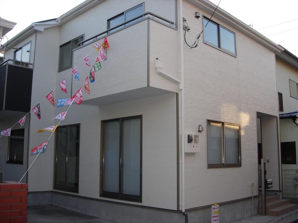 Local appearance photo. Local (12 May 2013) Shooting