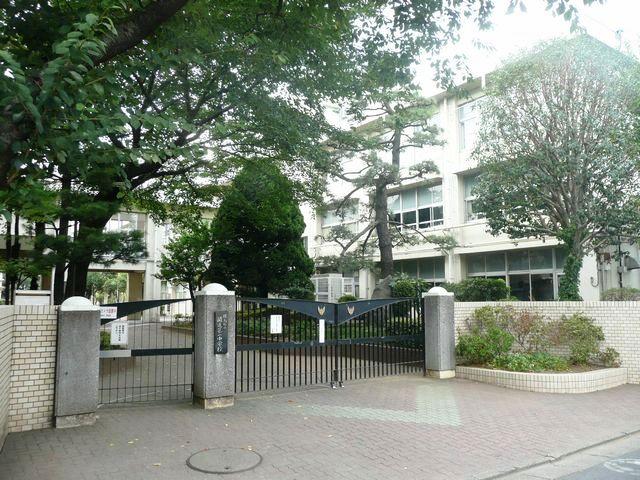 Junior high school. 1037m to Nerima Kaishin first junior high school