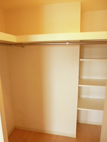 Other Equipment. There is storage capacity ☆ Walk-in closet