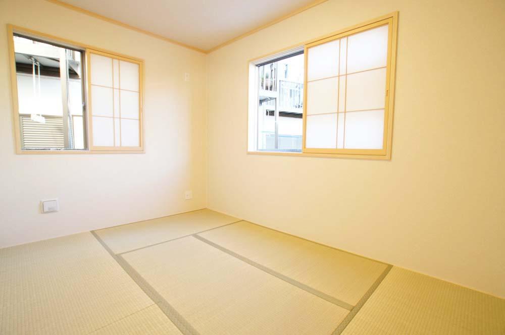 Non-living room. It is soothing Japanese-style room. 