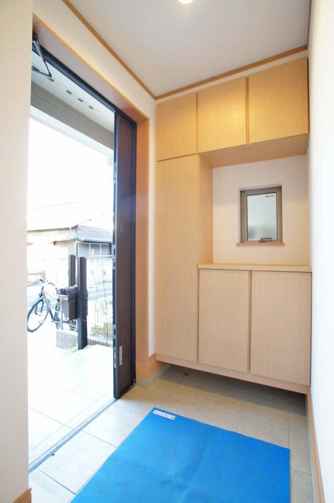 Entrance. Storage of shoes Please leave. It will be at the door. 