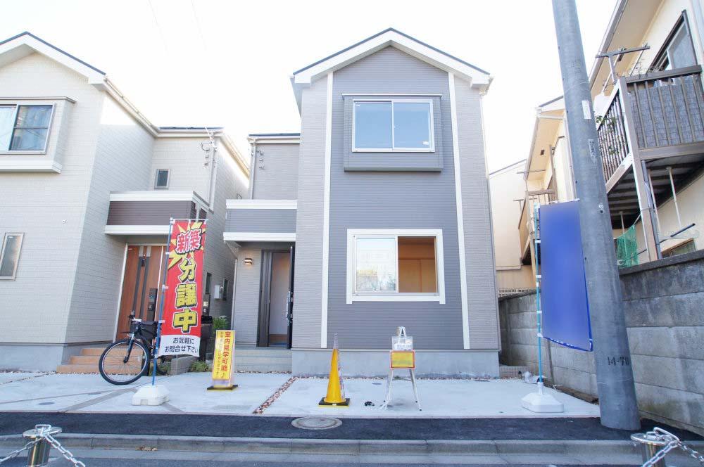 Local appearance photo. Newly built single-family Nerima Sekimachiminami 4-chome. Now in the final 1 buildings. So we have the building completed, You can preview any time. Seibu Shinjuku Line is "Higashifushimi" station walk 13 minutes of good location. In addition, the central line in the bus service "Mitaka" "Kichijoji" Available