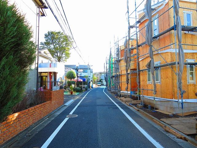 Local photos, including front road. Local shooting