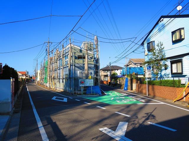 Local photos, including front road. Local shooting