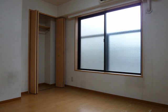 Other room space. Light-san's a large window