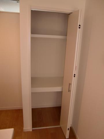 Kitchen. Kitchen is the side of the Food Storage. It can also be used as a space to stash a vacuum cleaner.