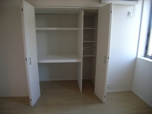 Other Equipment. Partition with closet