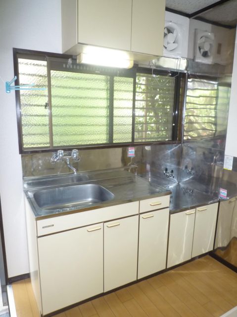 Kitchen. Two-burner gas stove installation Allowed wide kitchen