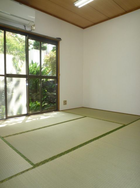 Living and room. Summer winter and cool in the warm Japanese-style room