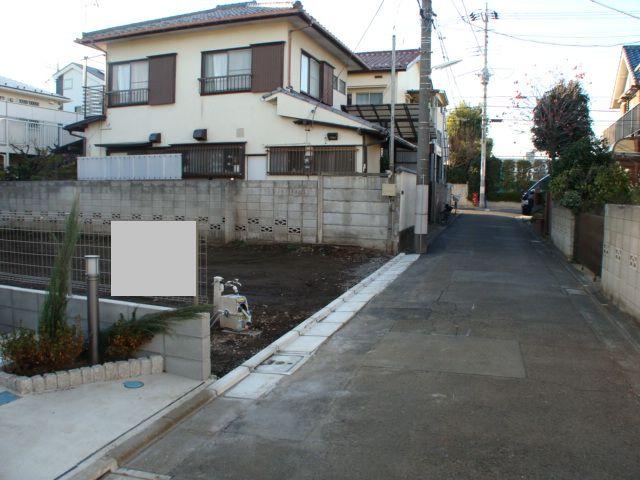 Local photos, including front road. Is a beautiful city blocks of the compartment