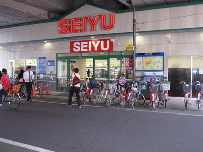 Supermarket. Seiyu to (super) 685m