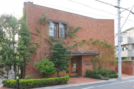 library. 1204m to Tokyo children's library