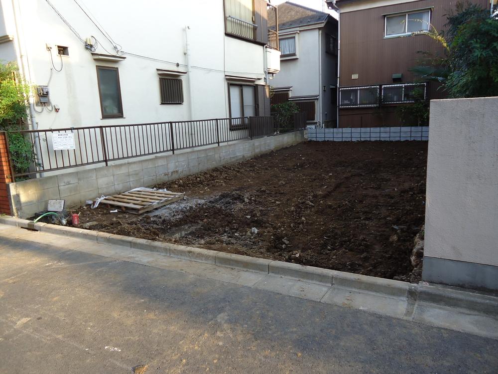 Local photos, including front road. Local (10 May 2013) Shooting